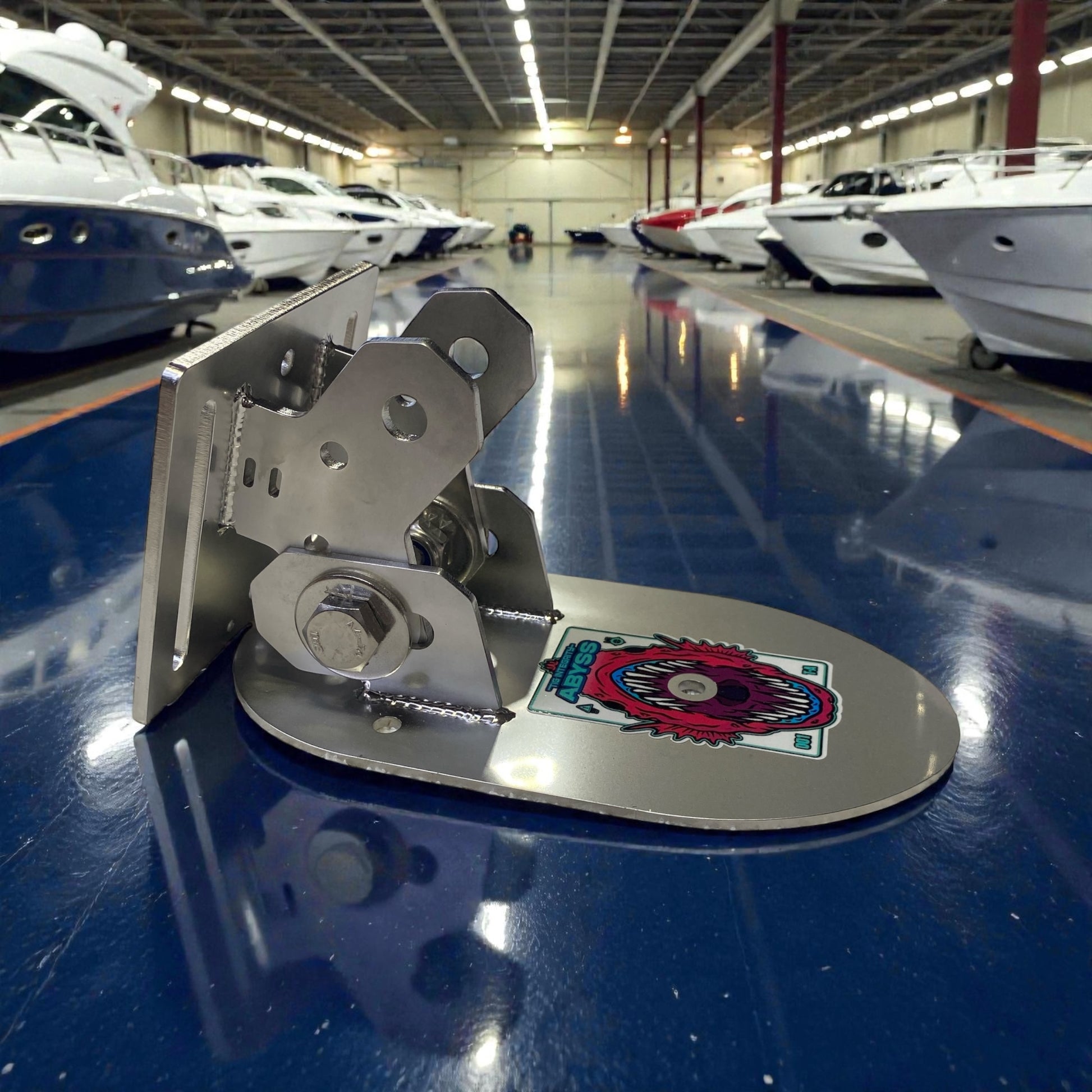 Adjustable heavy duty mounting to suit Airmar 1KW transducer